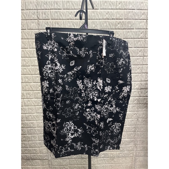 Nordstrom Rack Dresses & Skirts - Nordstrom Rack Black White Floral Print Pencil Skirt Plus Size 18W 3690050WNR‎